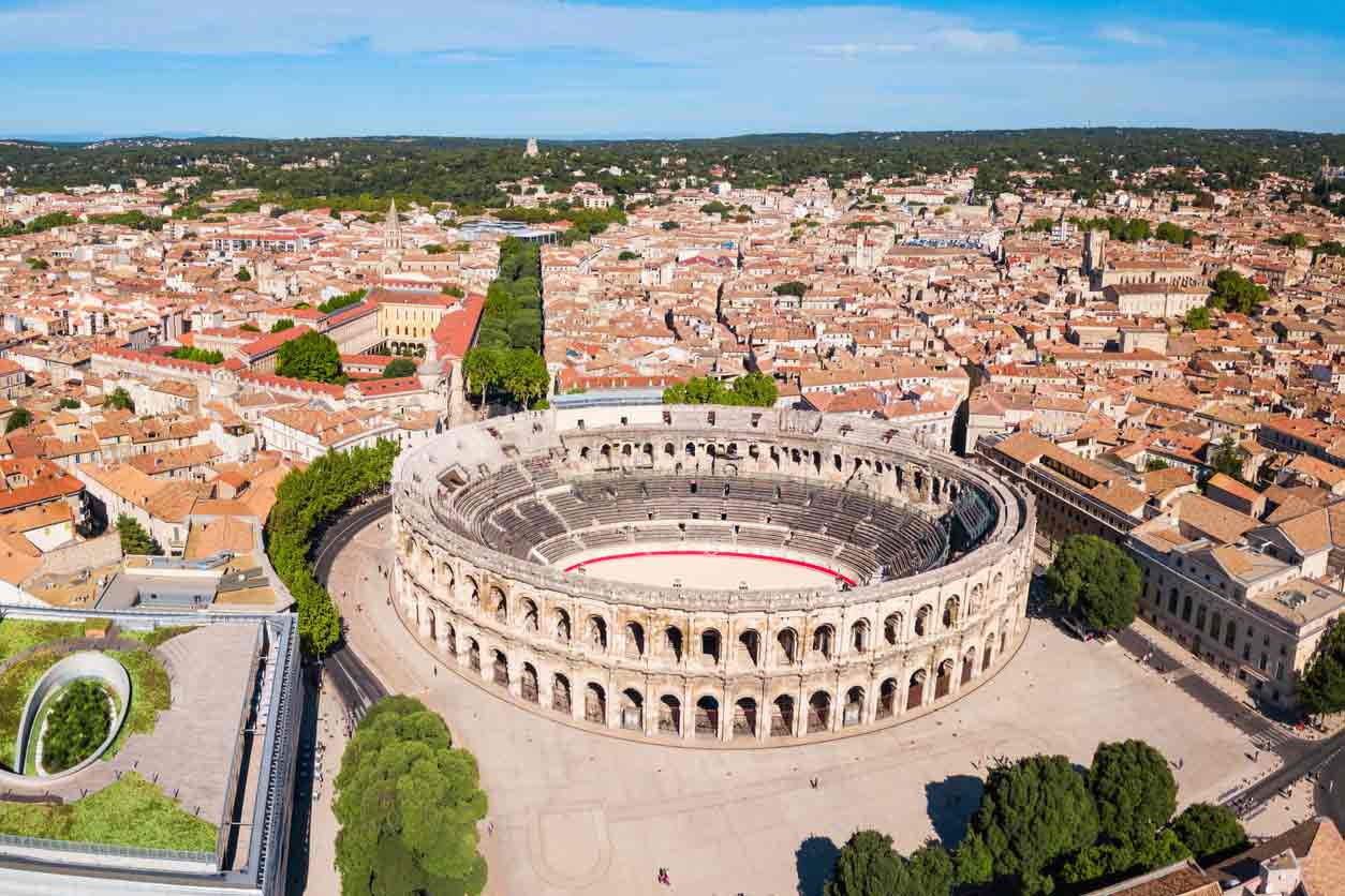 Arènes de Nîmes avec une vue aérienne