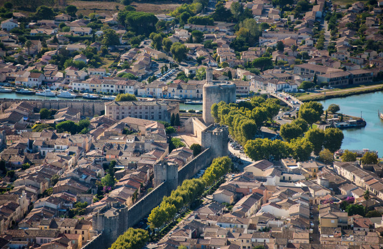 Vue aérienne sur Aigues Mortes et sur la Tour de Constance