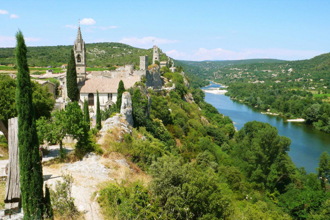 Aiguèze classé parmi les Plus Beaux Villages de France
