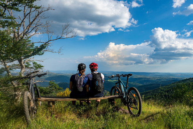 Balade à VTT en couple dans les Cévennes