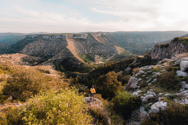 Vue du Cirque de Navacelles et le village de Blandas