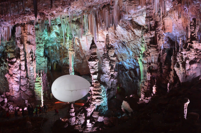 Vol en aéroplume dans la grotte de la Salamandre