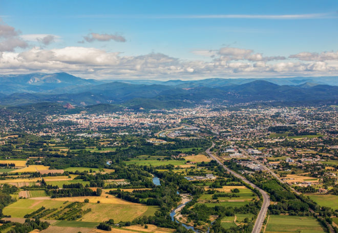 La plaine d'Alès et les Cévennes en fond