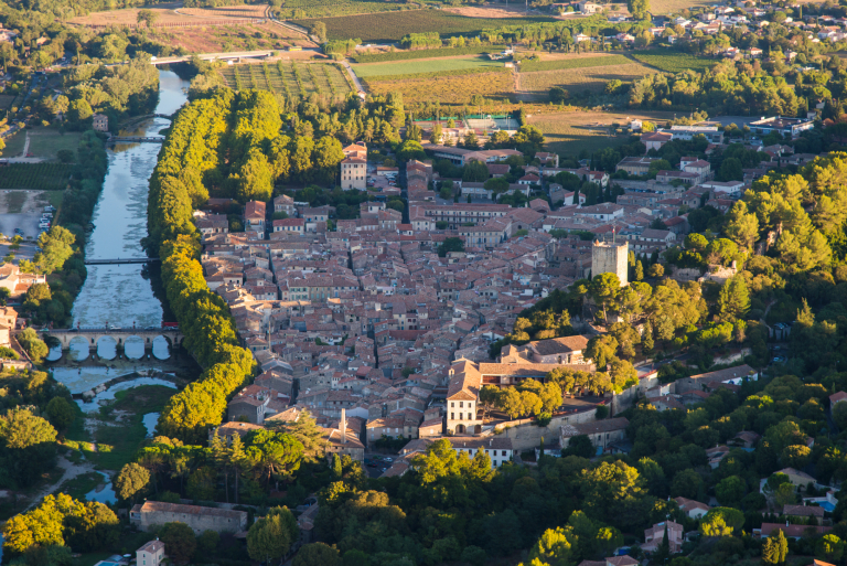 Vue aérienne de Sommières, village médiéval