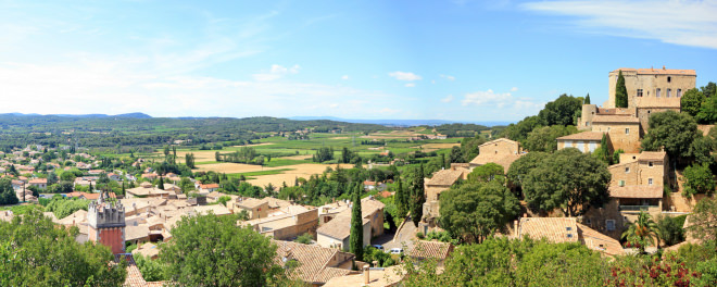 Vénéjan, labellisé "Petites cités de caractère" dans le Gard