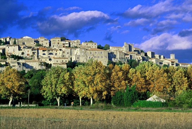 Vézénobres, labellisé "Village de Caractère" dans le Gard