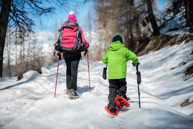 Balade en famille en raquette à neige sur l'Aigoual en Cévennes