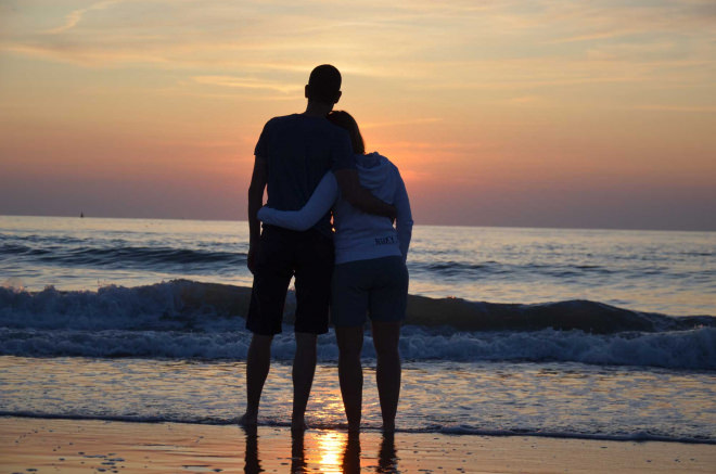 Balade en amoureux en bord de mer