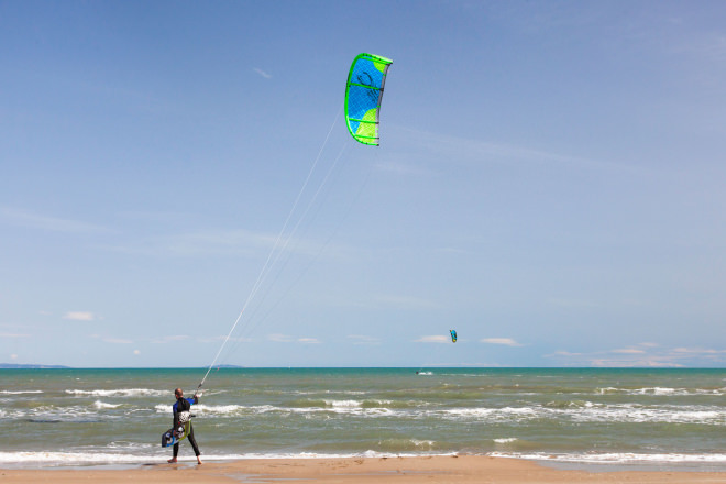 Kite surf sur la plage de l’Espiguette au Grau du Roi