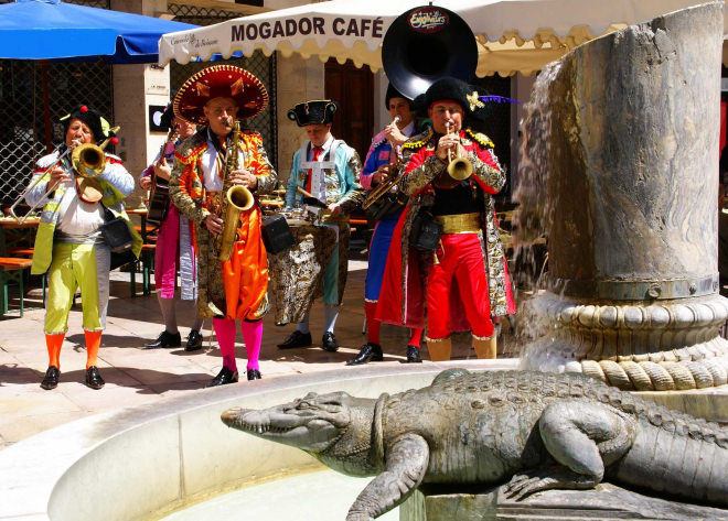 Animation musicale dans les rues de Nîmes