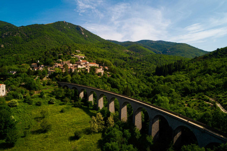 Aumessas, village de caractère avec vue sur le viaduc