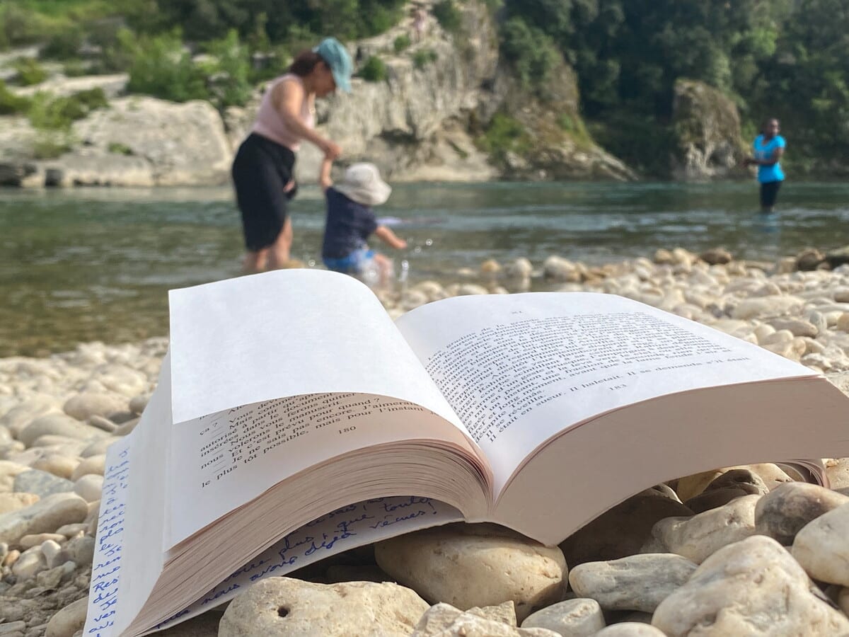 Lecture en bord de gardon